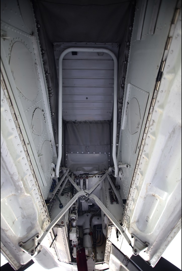 RAVEN Re-sale Photos Jun 2025RAVEN_nosegear wheelwell_1